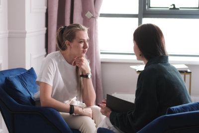 woman listening to the psychiatrist